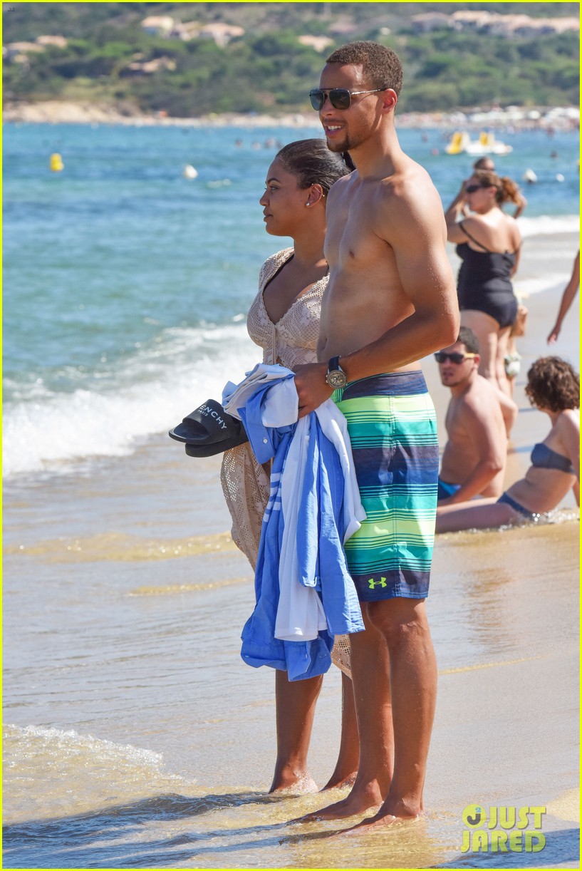 Stephen Curry Goes Shirtless for Beach Vacation with Ayesha!: Photo 3724243 | Ayesha Curry, Shirtless, Stephen Curry Photos | Just Jared: Entertainment News