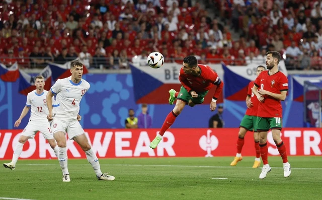 Ronaldo wasted his chance, Portugal team 'sweat' to beat Czech Republic - Photo 3.