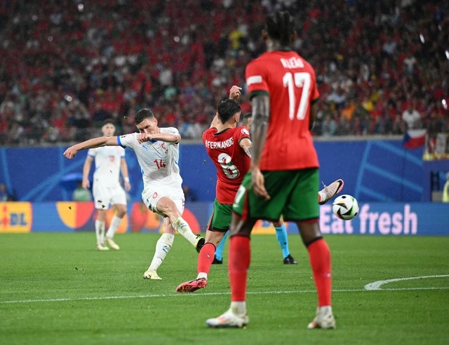 Ronaldo wasted his chance, Portugal team 'sweat' to beat Czech Republic - Photo 5.