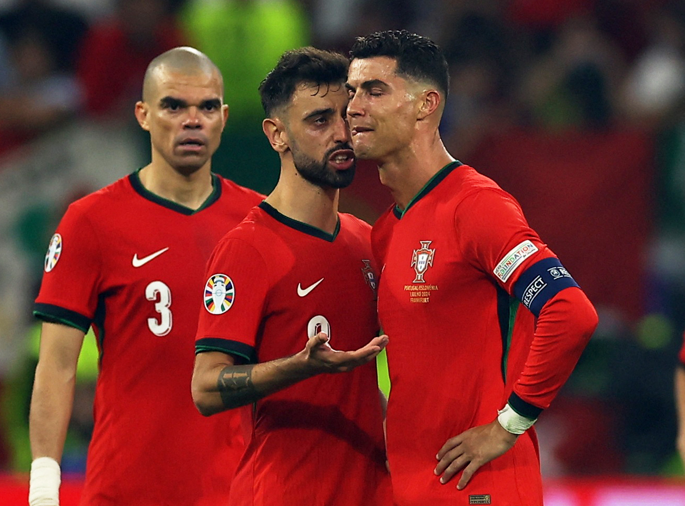 Bruno Fernandes was among the players supporting Ronaldo
