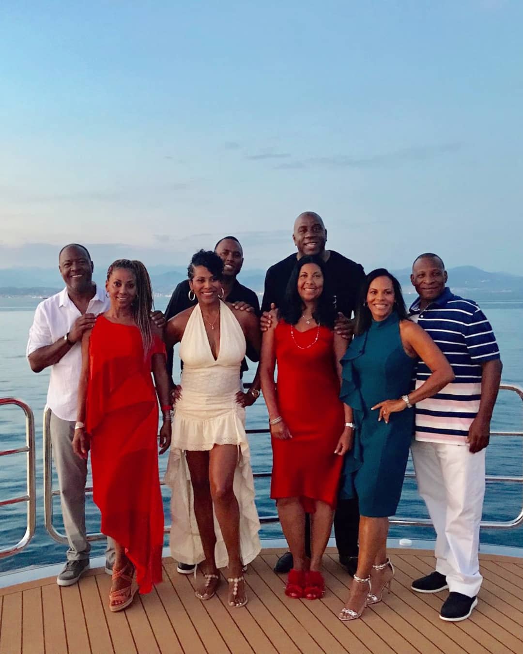 Earvin Magic Johnson على X: "My beautiful wife @cjbycookie and I are having  an incredible time with our friends on this beautiful yacht!  https://t.co/jzD3g4xtOP" / X