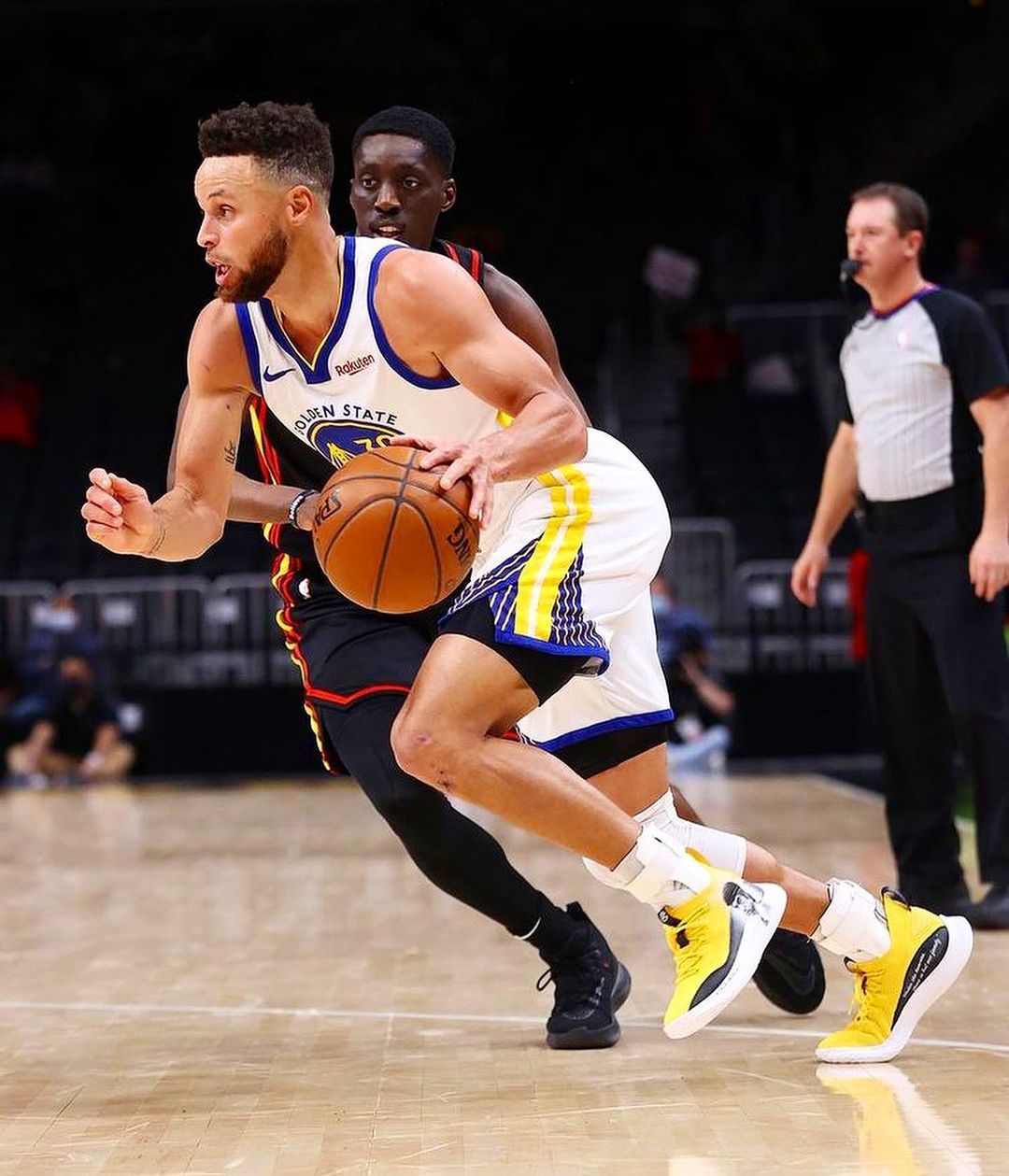 Steph Curry FP on Instagram: “Steph wore custom Curry 8 shoes during last  nights game as a statement of solidarity with th… | Bruce lee, Steph curry,  Sports memes