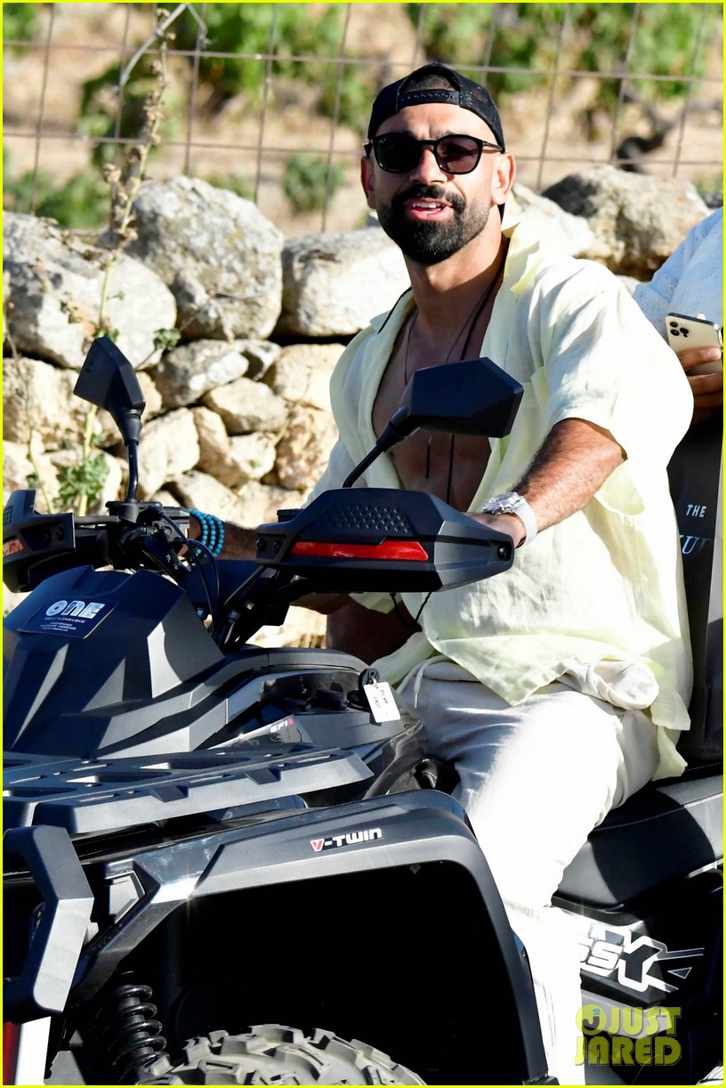 mohamed salah shirtless at the beach 095054505