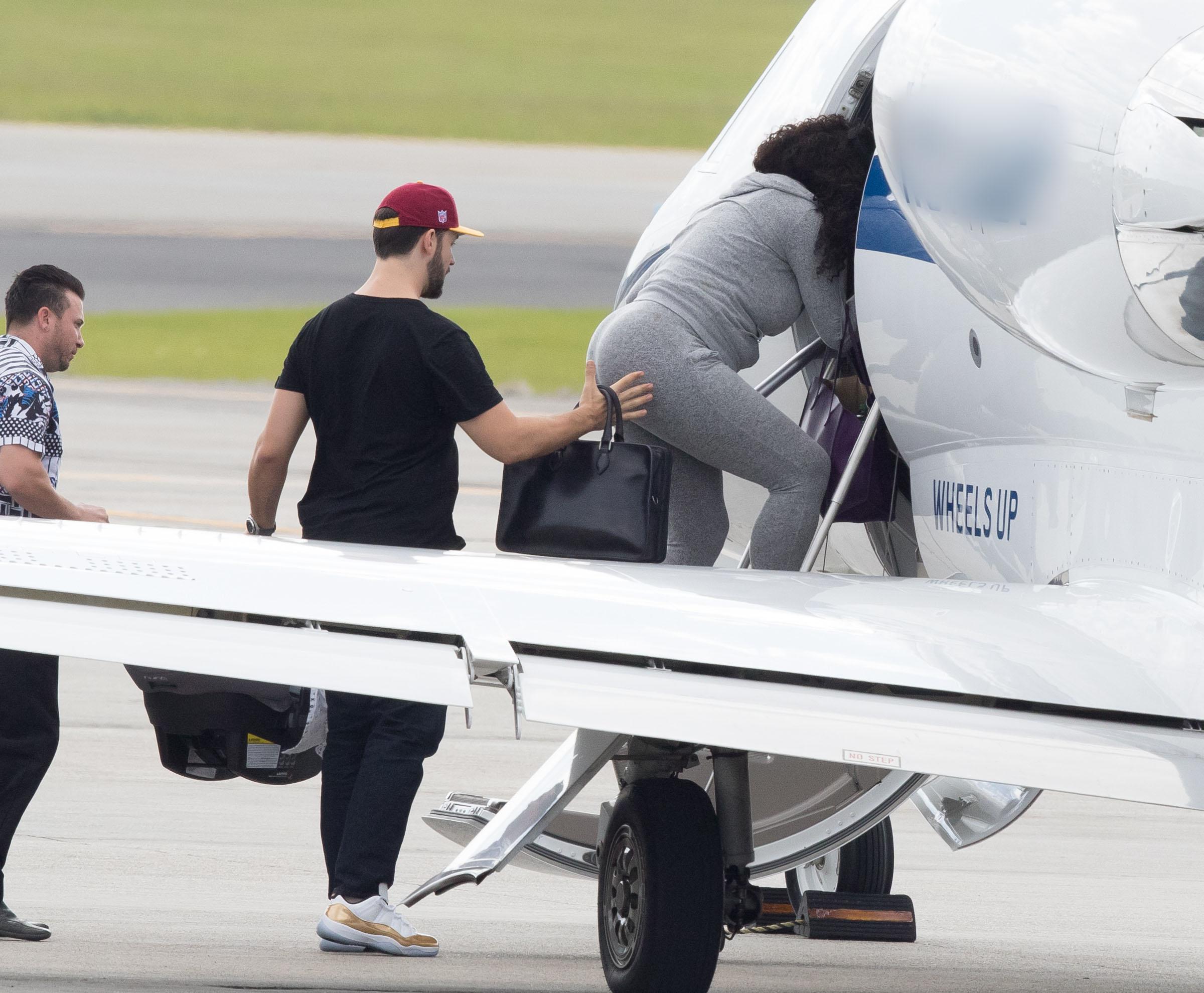  Serena Williams and her new husband Alexis were seen boarding a private jet