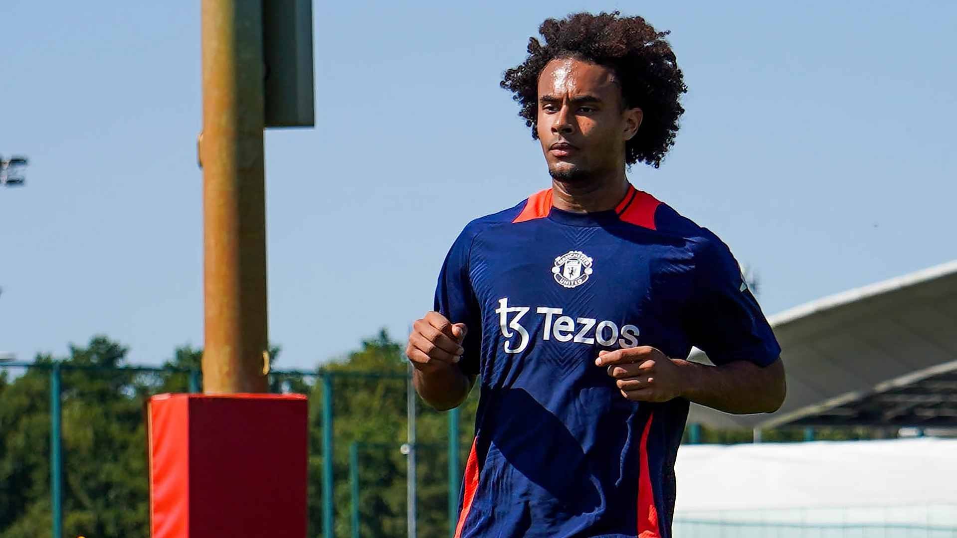 New Man Utd signing Joshua Zirkzee arrives for first day of pre season at Carrington : r/reddevils