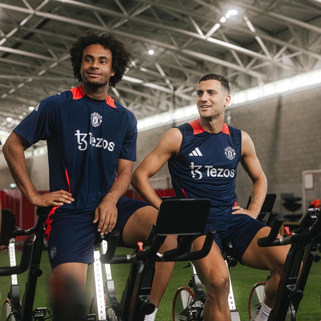 UF on X: " - Joshua Zirkzee and Diogo Dalot at Carrington today https://t.co/LO3cnR3vRi" / X