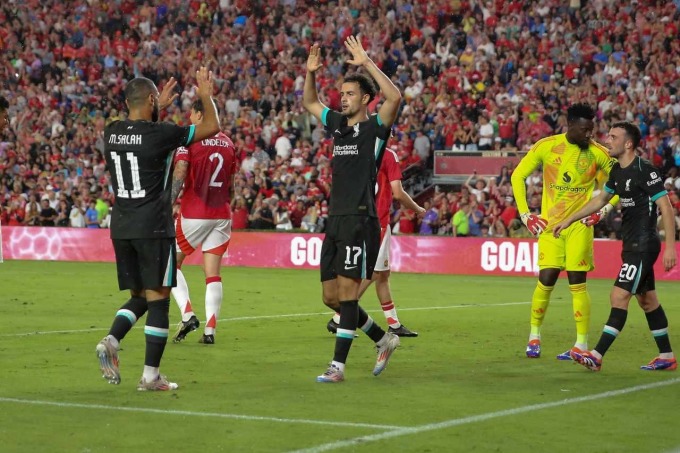 Curtis Jones celebrates scoring the second goal for Liverpool in their 3-0 win over Man Utd at Williams–Brice Stadium, South Carolina, USA on the morning of August 4, Hanoi time. Photo: AFP