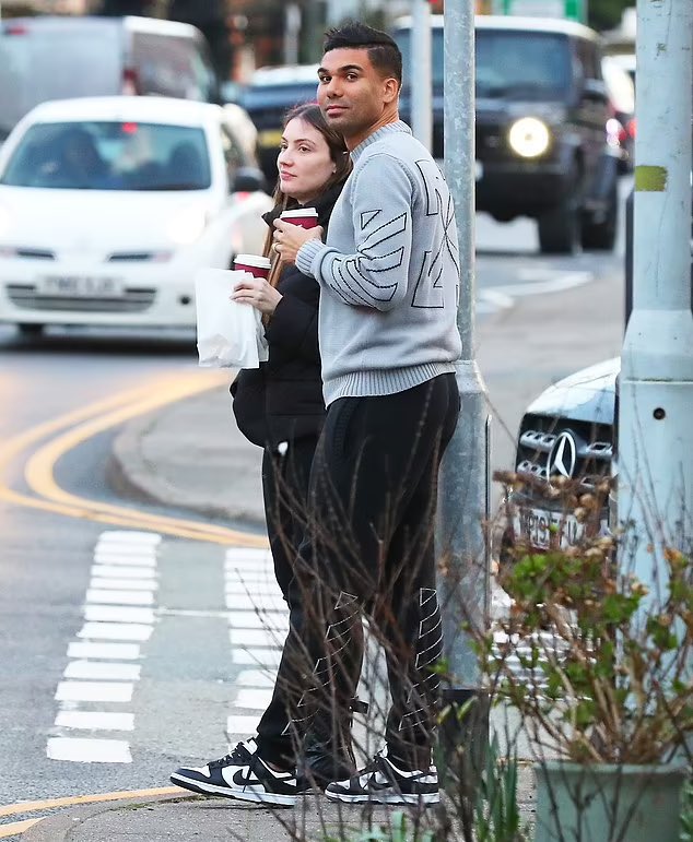 UtdPlug on X: " Casemiro and his wife spotted getting a coffee in Cheshire this afternoon. @MailSport https://t.co/D3PRJOXv3z" / X