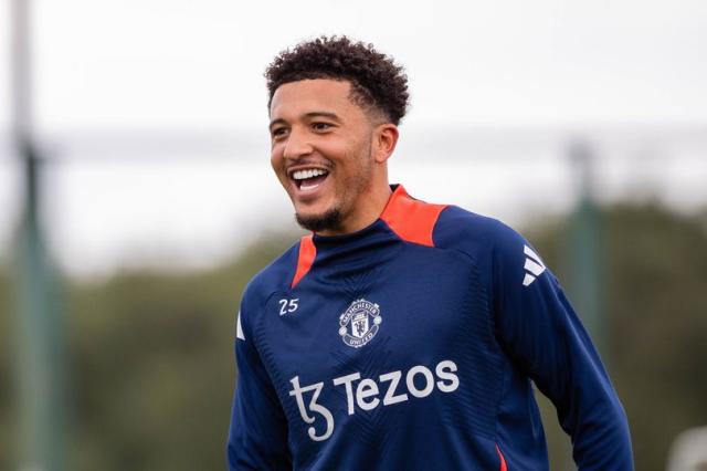 Jadon Sancho chính thức cập bến PSG, Manchester United lập tức chiêu mộ  Raphinha với giá