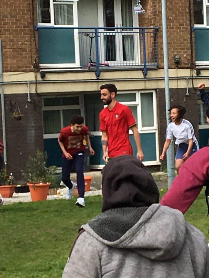 َ on X: " Bruno Fernandes playing with the fans today in Ashton  Via  [@mufctilIy] https://t.co/u6SBpkZWBm" / X