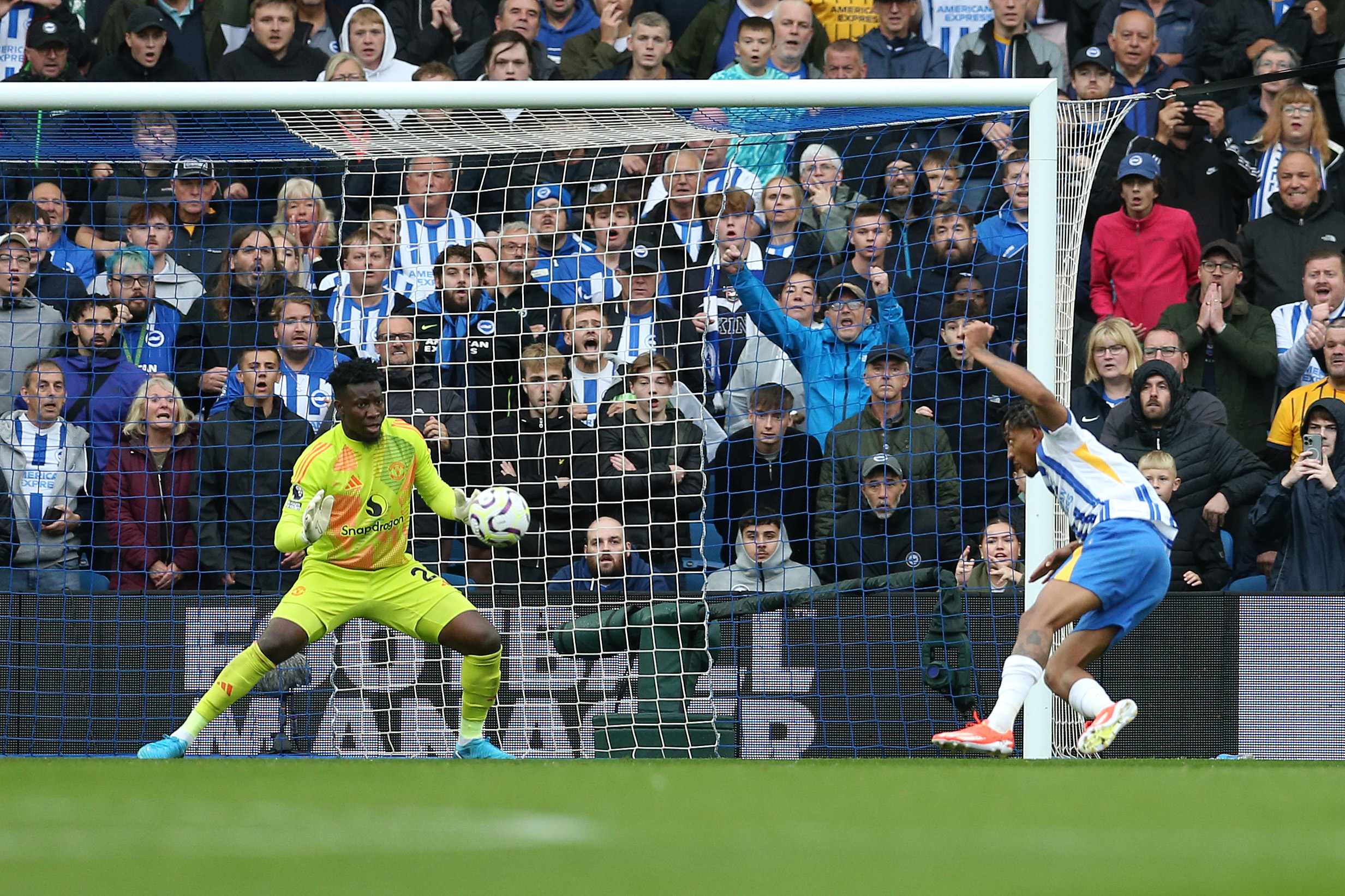 Joao Pedro ghi bàn thắng quyết định cho Brighton