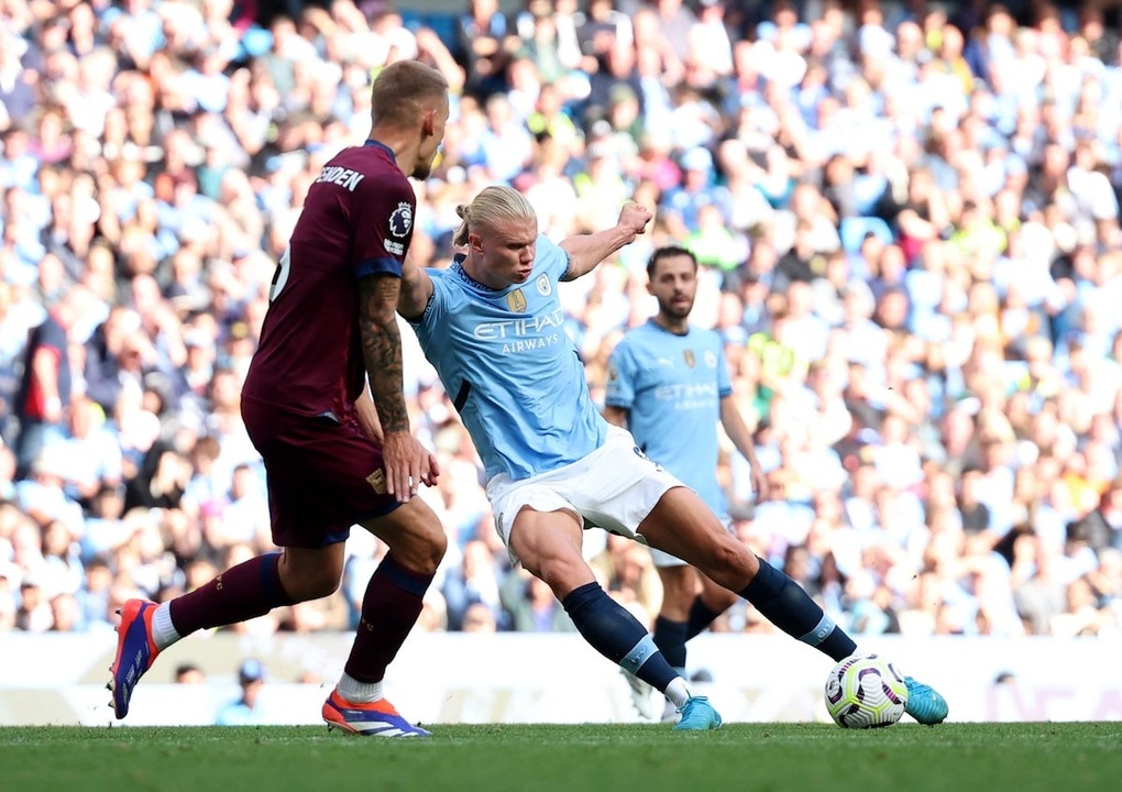 Erling Haaland scored his 10th hat-trick, coach Pep Guardiola said something surprising - 1