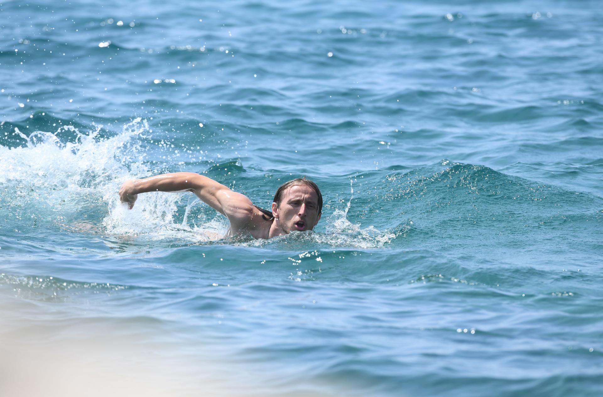 Modric swimming with players better than him : r/realmadrid