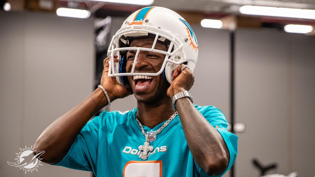 Vinícius Jr. Enjoys Miami with the Dolphins | beIN SPORTS