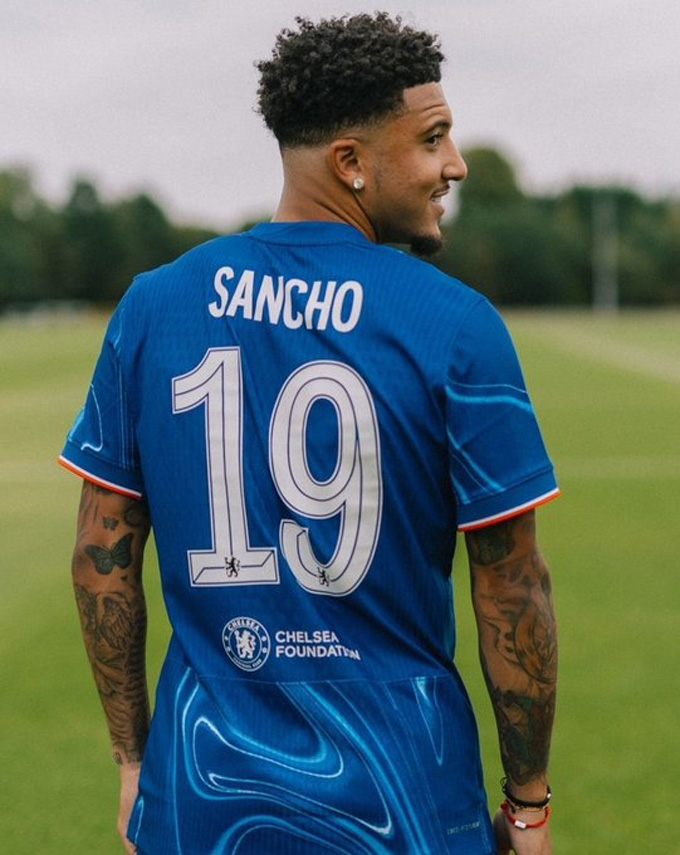 Sancho chính thức ra mắt Chelsea, nhận số áo lạ - Bongdaplus.vn