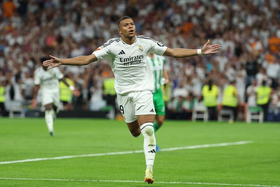 Mbappe 'mở tài khoản', Real Madrid tìm lại niềm vui chiến thắng để thu hẹp  khoảng cách với Barcelona