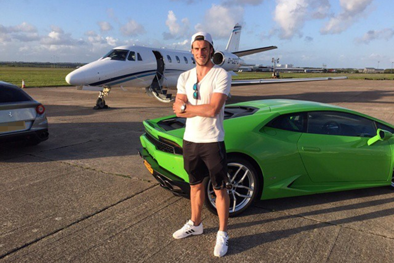 This £156,000 Lamborghini Huracan also belongs to Bale