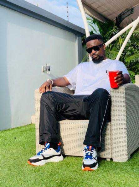 Sarkodie shows off big mansion and expensive cars