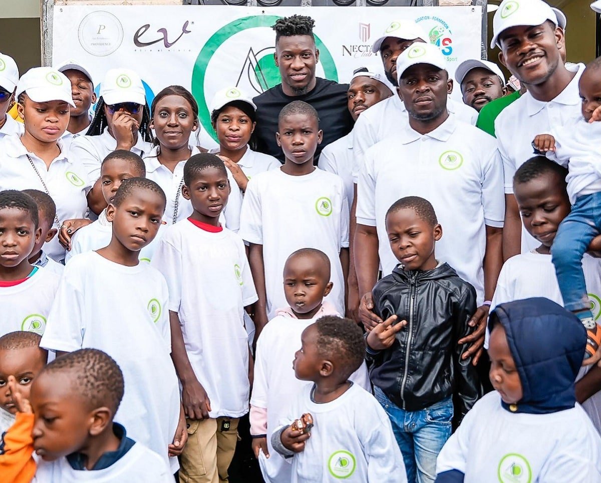 Beau geste d'André Onana qui redonne du chuaire aux enfants et aux familles