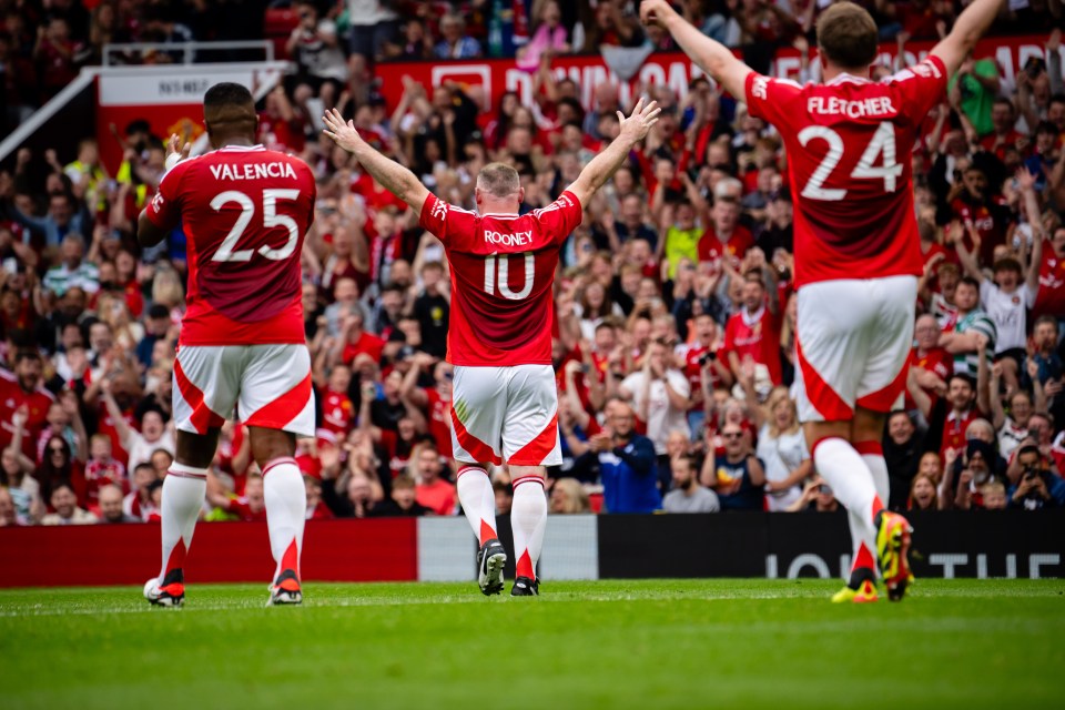 Wayne Rooney stuns with exquisite free-kick for Manchester United legends  and break hoodoo since Cristiano Ronaldo exit | talkSPORT