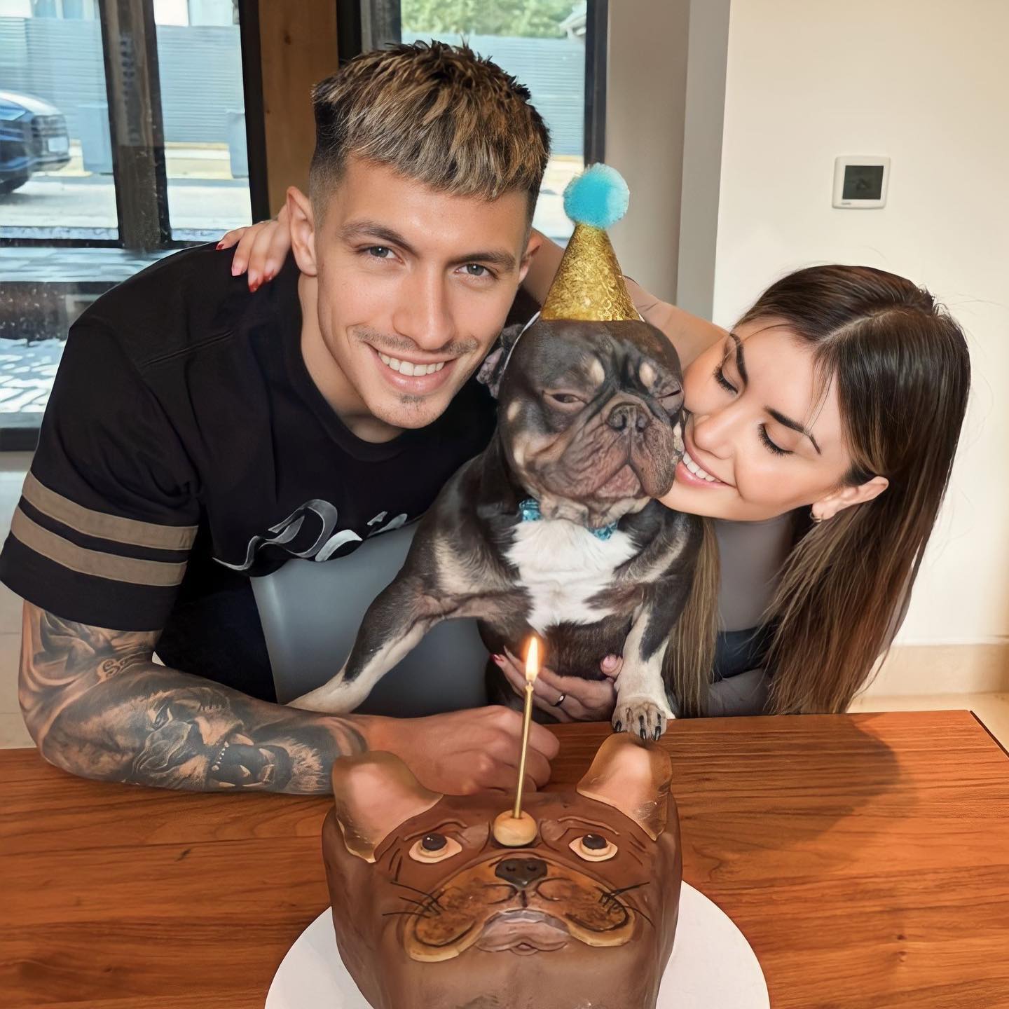 Manchester United Argentina  on X: "Polito, el perro de Lisandro Martínez, cumplió tres años y tuvo su torta  https://t.co/Qs02GL5okw" / X