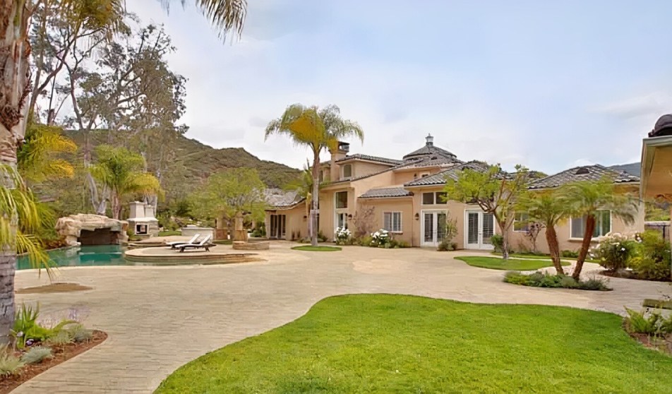 Courtyard of Kevin Hart's California Home