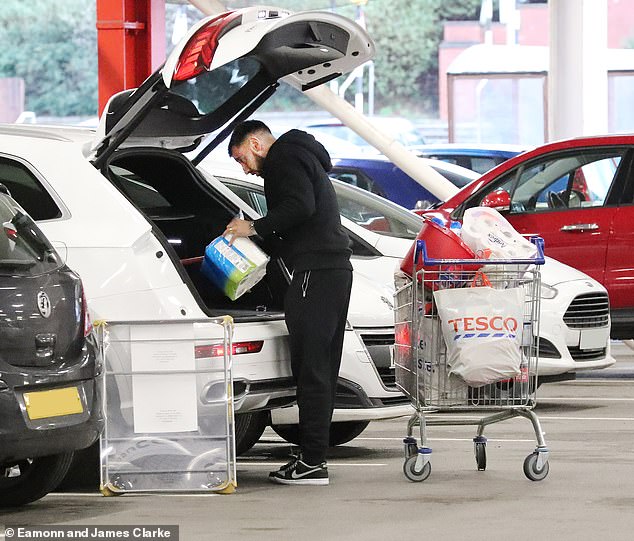 Bruno Fernandes and his wife stock up as Man United's £68m signing goes on  shopping spree | Daily Mail Online