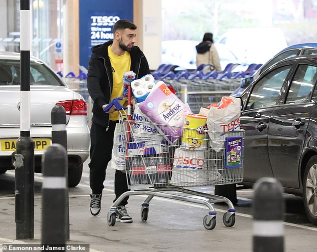 Bruno Fernandes and his wife stock up as Man United's £68m signing goes on  shopping spree | Daily Mail Online