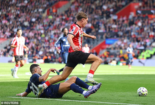 The home side won a penalty when Diogo Dalot brought down Tyler Dibling in the area