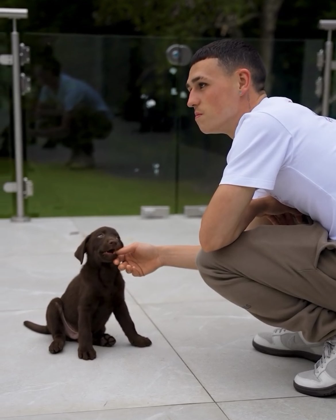 Man City star Phil Foden and his son Ronnie shares happy moments for a photo with their new dog 🐶🤎