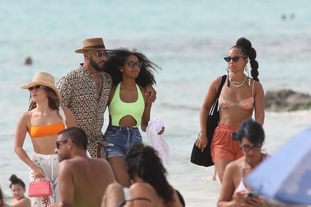 Alicia Keys enjoys bikini beach day with her husband after lavish birthday  celebration - Mirror Online